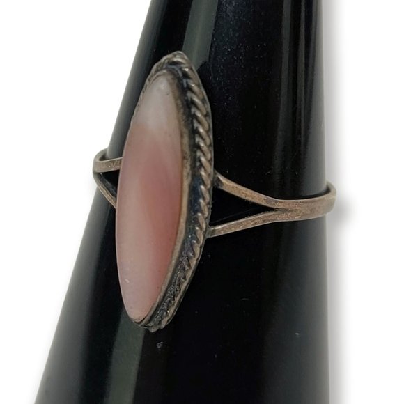 Vintage Jewelry - Vintage Pink Opal 925 Silver Oval Ring